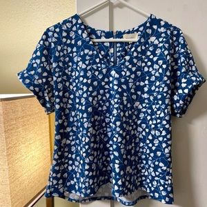 Blouse with flower/plant patter